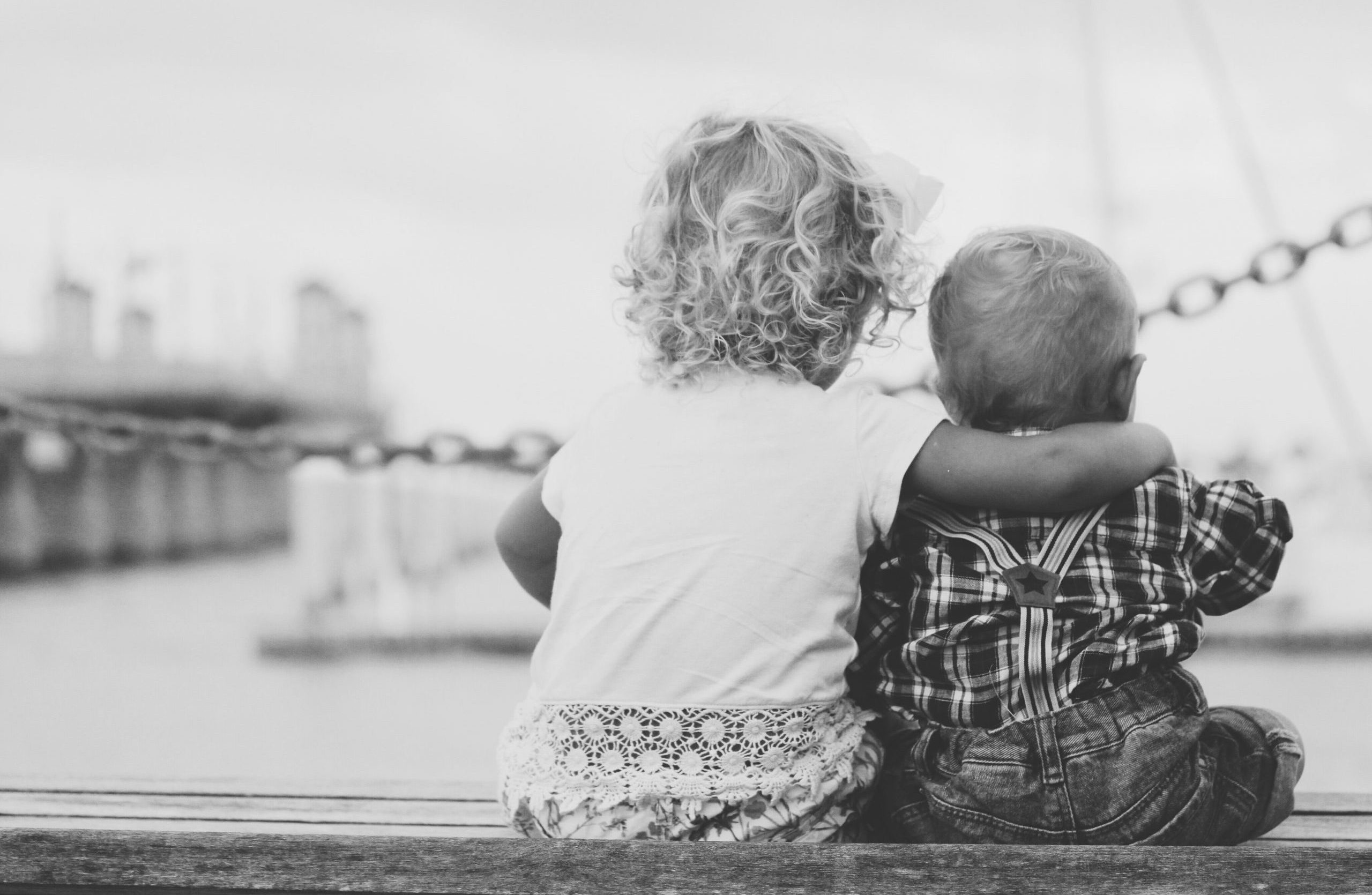 Trauernde erwachsene Geschwister Verwaiste Schwester